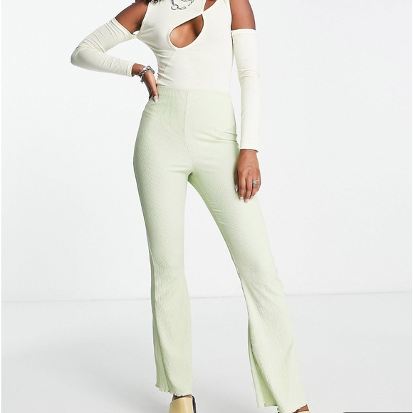 ASOS DESIGN crinkle texture flare pants in green - Picture 2 of 4